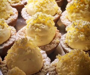 Mimose mignon: mini delizie  golose e raffinate perfette per festeggiare  la festa della donna.